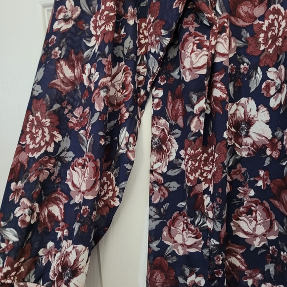 Stunning Navy & Burgundy Floral Long Sleeve Blouse - Picture 6 of 9